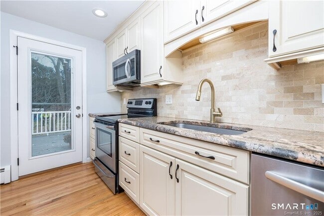 Building Photo - 129 W Ridge Dr