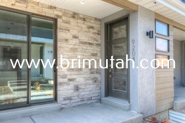 Building Photo - 9204 S. Holiday Bowl Court