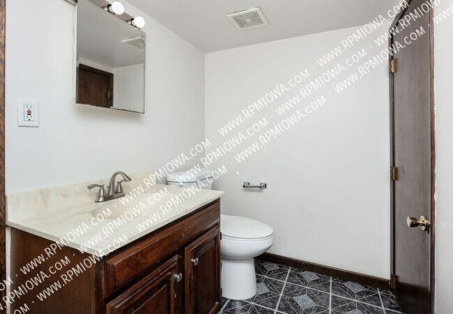 Building Photo - 1020 Williams St