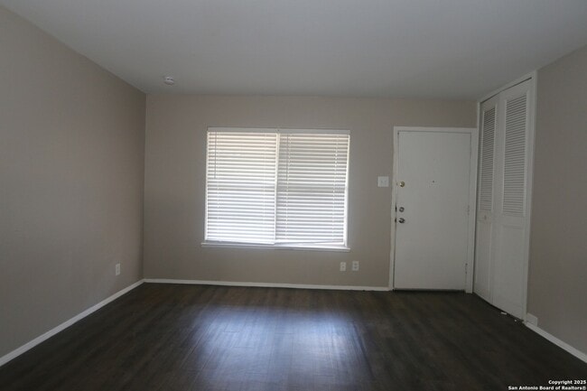 Building Photo - 6010 Shoreview Pl