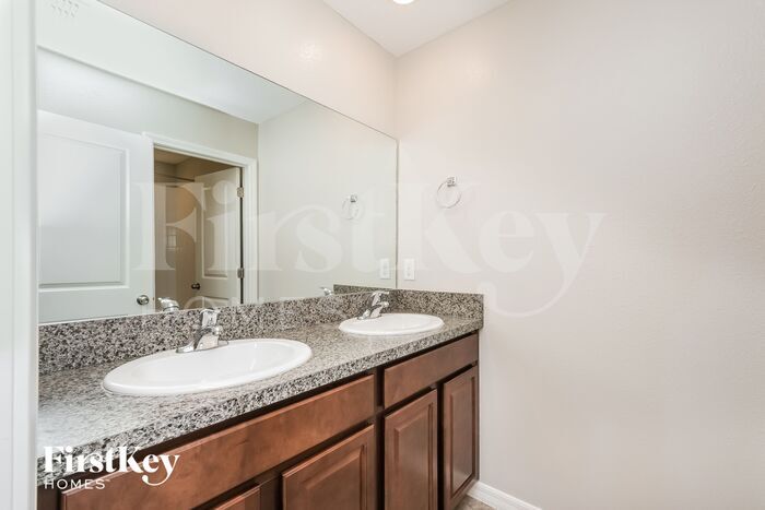 Building Photo - 10501 Fairy Moss Ln