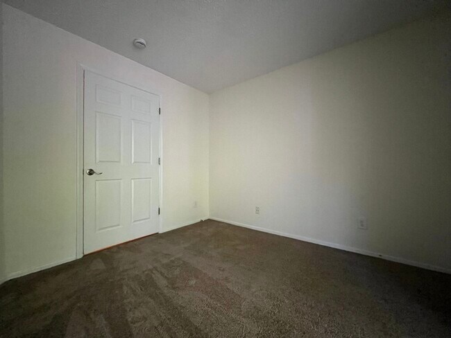 Building Photo - 2516 Cranbrook Ln