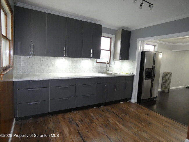 Building Photo - 620 Sanderson Ave