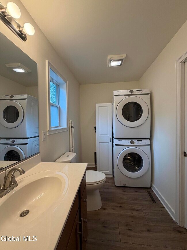 Building Photo - 36 Vly Rd