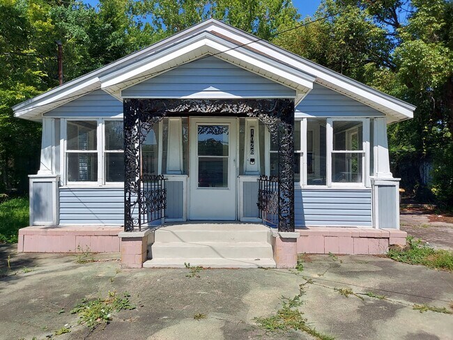 Primary Photo - 1026 Melson Ave