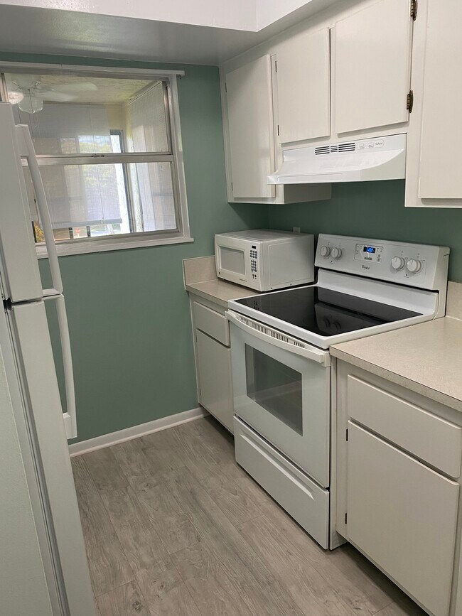 Building Photo - 610 Windrush Bay Dr