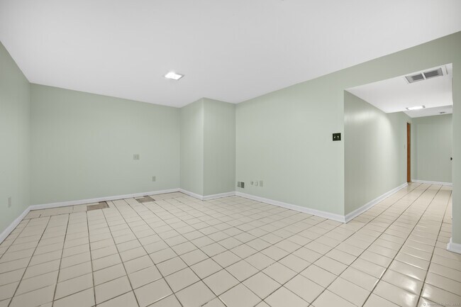 Building Photo - 45 Conestoga Way