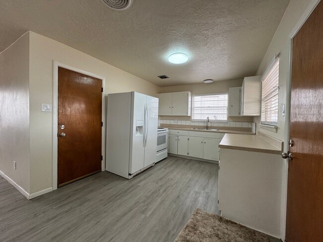 Building Photo - 525 W Reed St