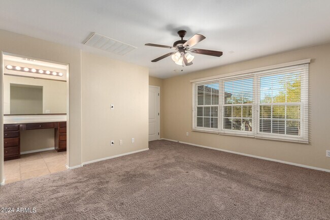 Building Photo - 2343 E Sunland Ave