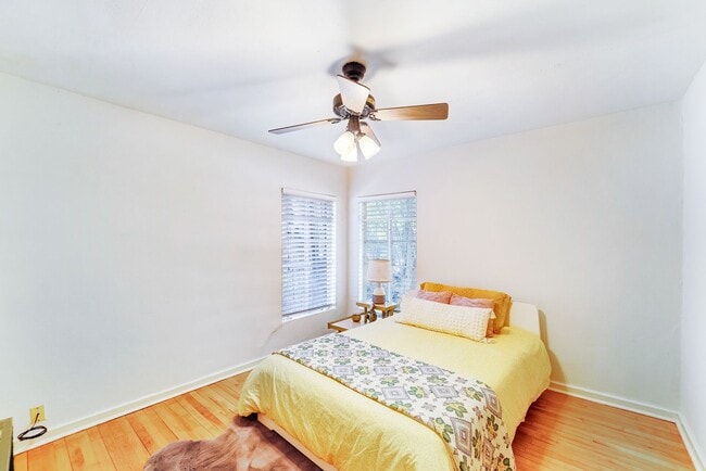 Building Photo - Charming Sycamore Street House
