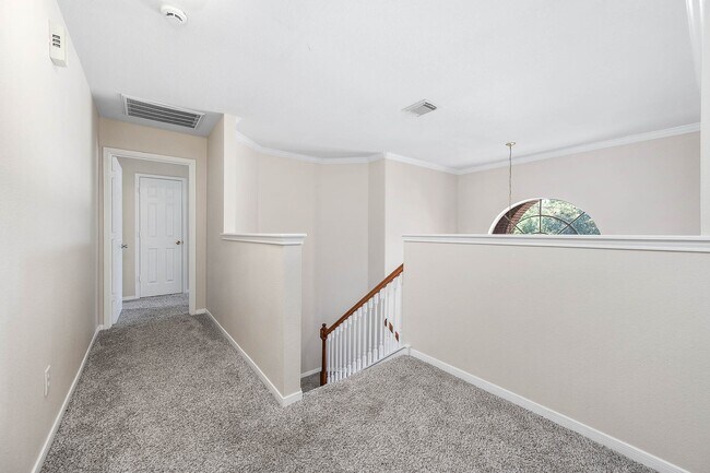 Building Photo - 7902 Feather Springs Dr