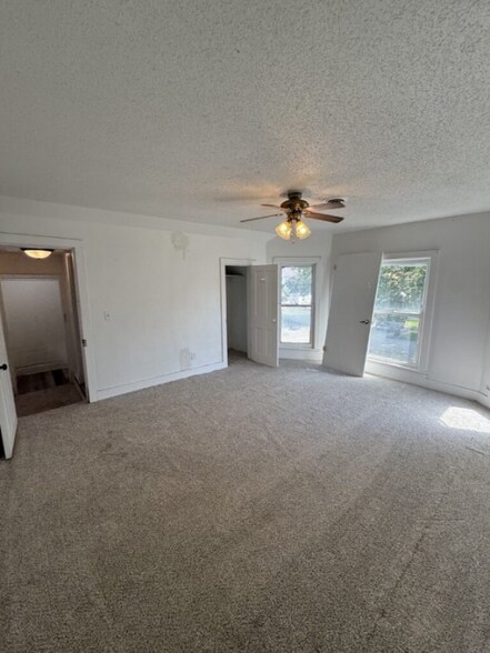 Building Photo - 803 5th Ave