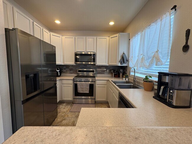 Building Photo - Beautiful 4 Bed 3 Bath in Fountain!!!