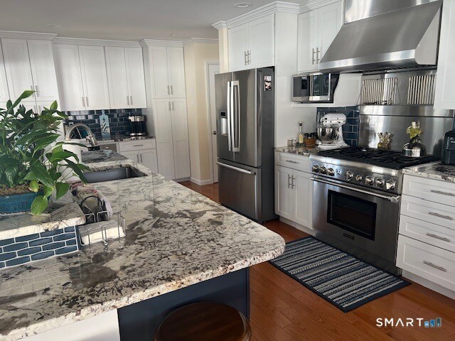 Building Photo - 51 W Lake Ave