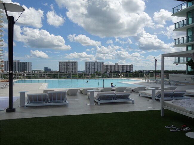 Building Photo - 300 Sunny Isles Blvd