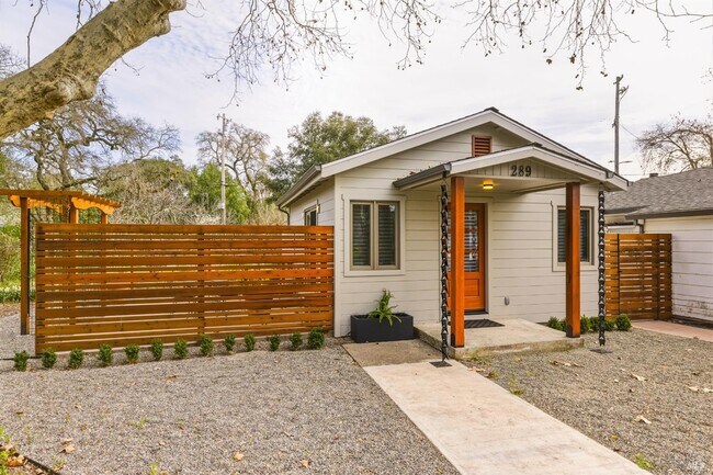 Building Photo - 291 W Thomson Ave