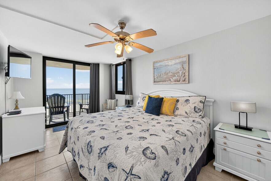 Building Photo - 9850 S Thomas Dr