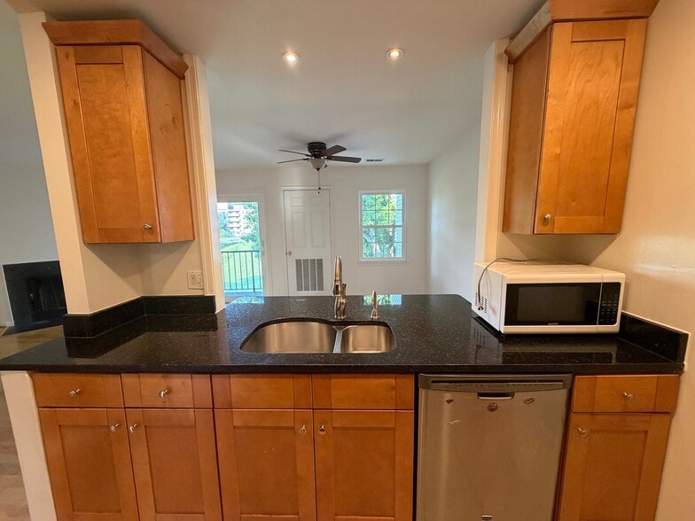 Building Photo - 10404 Parthenon Ct