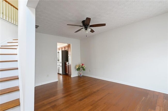 Building Photo - 3998 Oak Crossing Dr NE