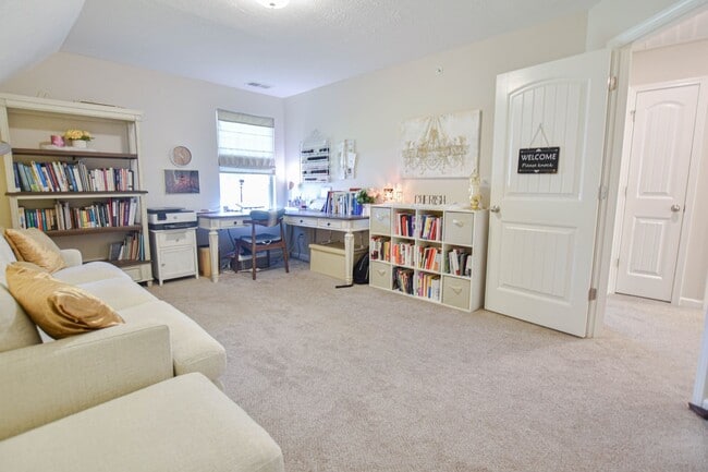 Building Photo - Pet Friendly Three Bedroom in Pleasant View!