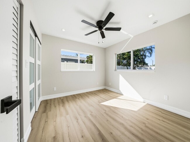 Building Photo - 4751 NE 4th Ave