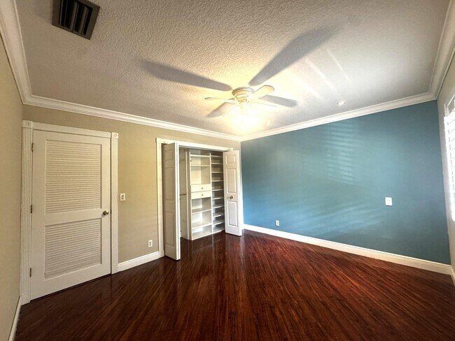 Building Photo - 2335 SW 22nd Ave