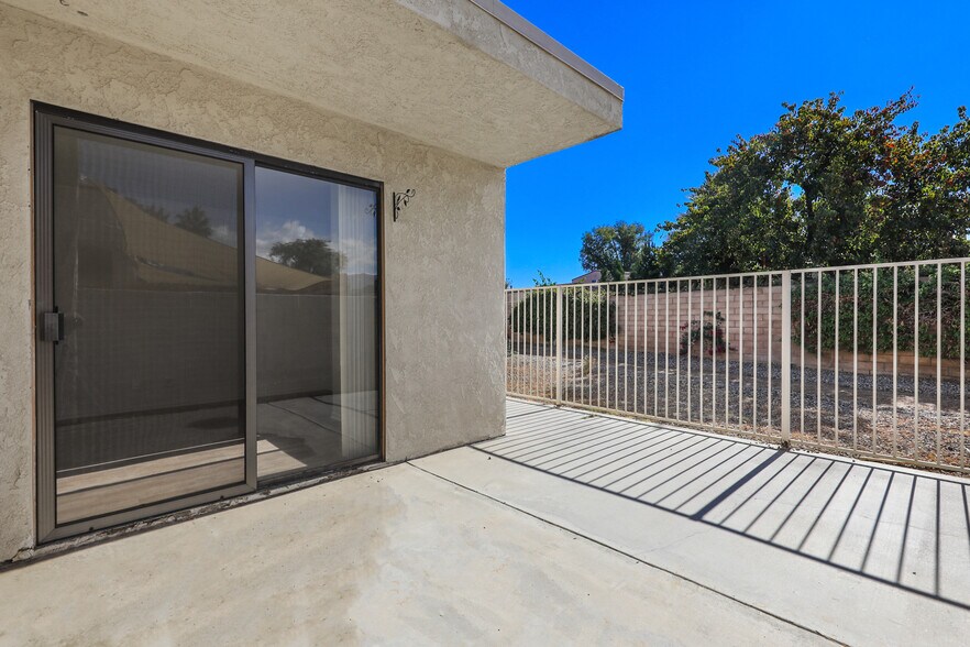 Building Photo - 74239 Santa Rosa Cir