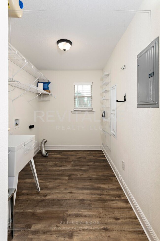 Building Photo - Elegant 4 Bed 3 Bath Cul-de-sac Home in Silverhill