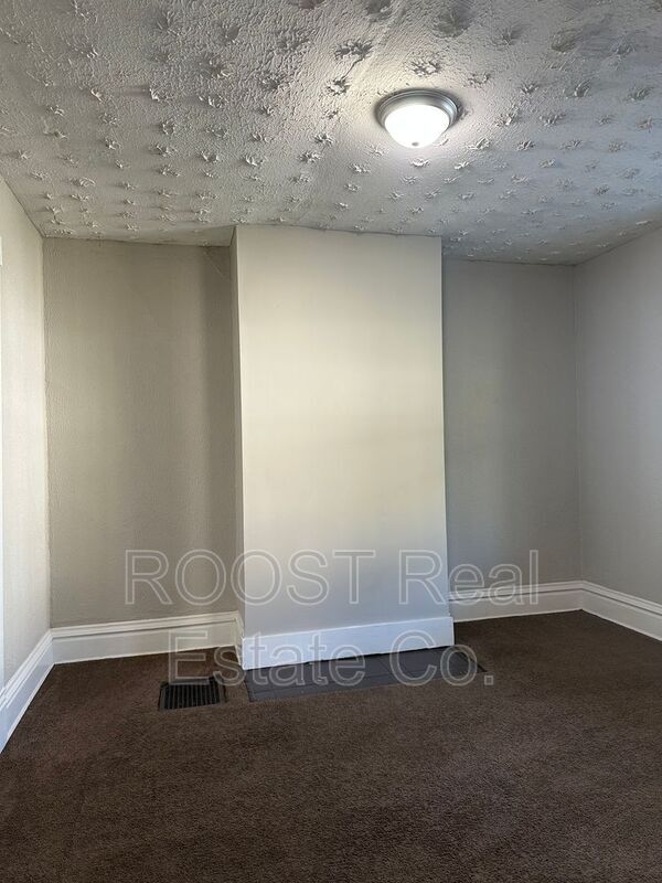 Building Photo - 896 Ellsworth Ave