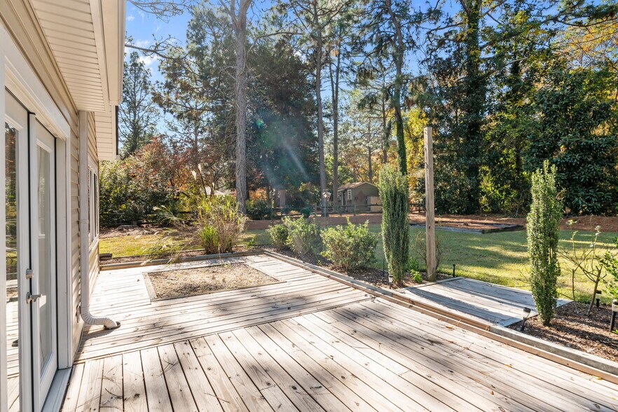 Building Photo - 53 Pine Lake Dr