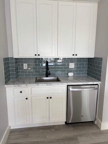 Full size dishwasher - 54 Darina Pl