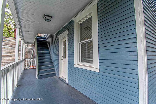 Building Photo - 815 Monroe Ave