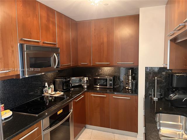 Building Photo - 901 Brickell Key Blvd