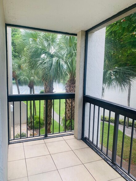 Building Photo - 820 Lavers Cir