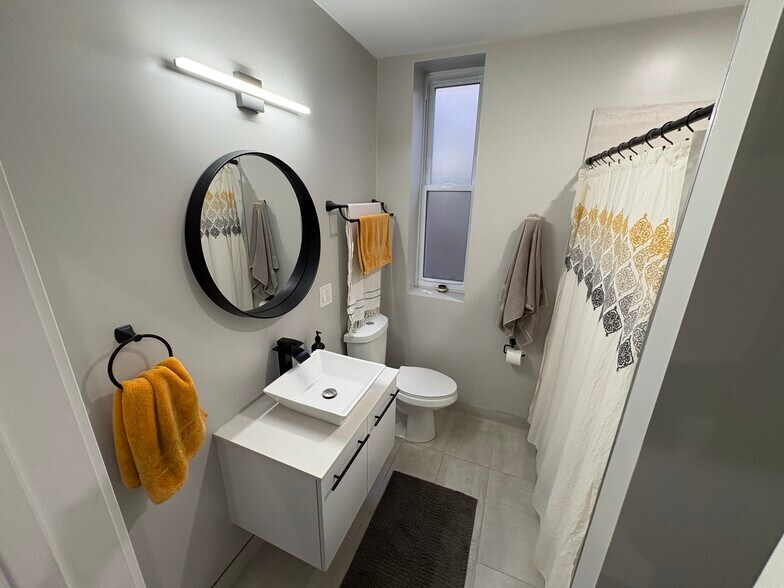 Building Photo - 1933 W Ohio St