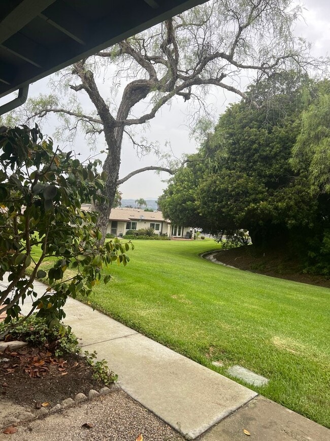 Building Photo - 55+ Home in Oceana Mission 1, Private End Unit!