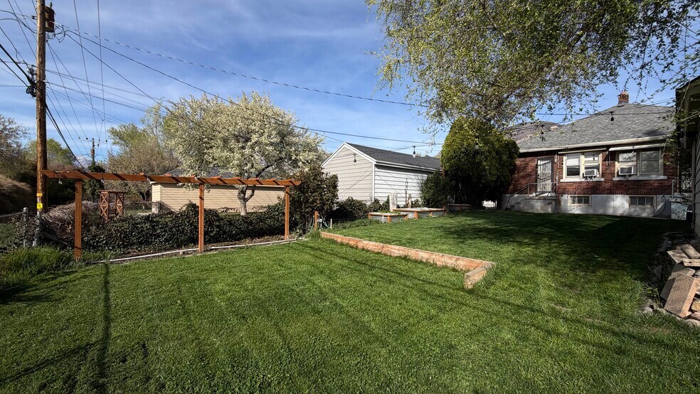 Building Photo - 2659 Brinker Ave