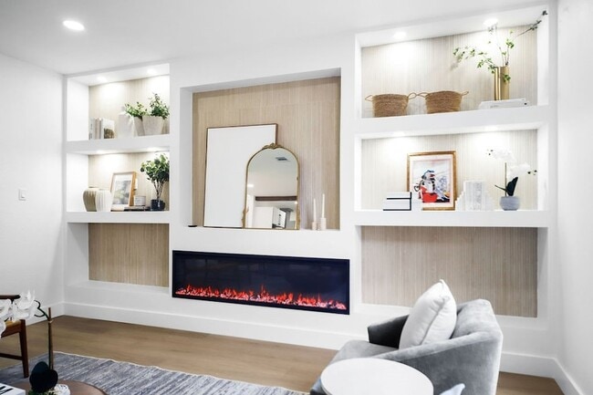Building Photo - 7505 Larchmont Dr