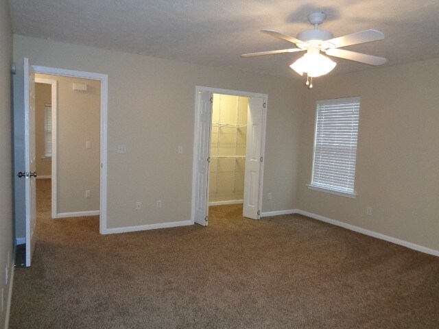 Building Photo - 114 Louise Dr