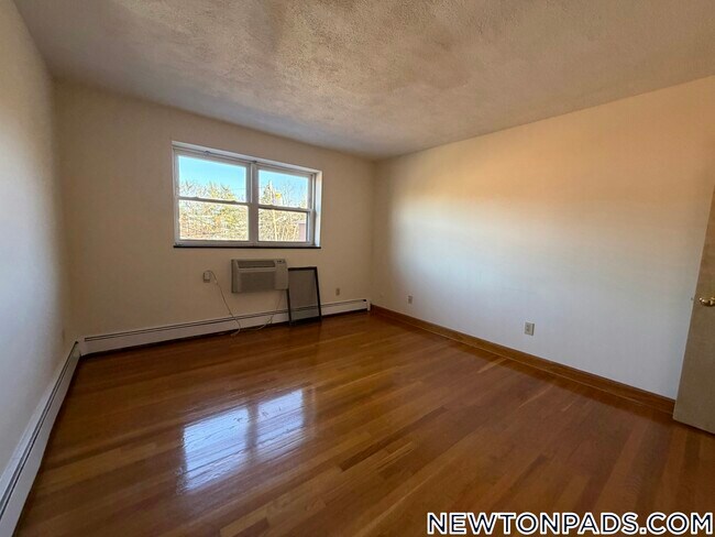 Building Photo - 282 Grove St