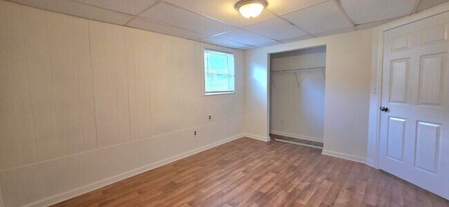 Building Photo - Beautifully Renovated 4BD/1BA Home w/ Finished Basement in Hickory!