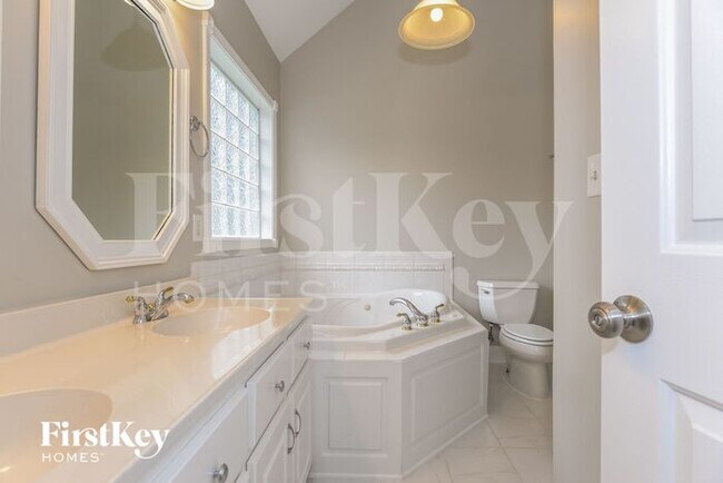 Building Photo - 209 Bennington Dr