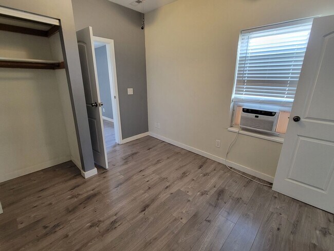 Building Photo - 3244 E 5th Ave