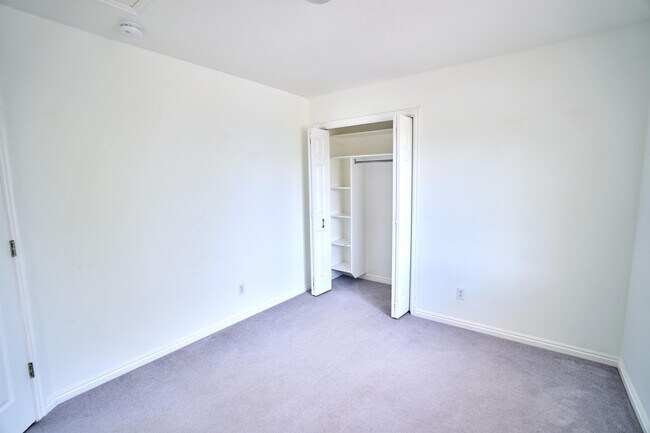 Building Photo - 850 E 550 S