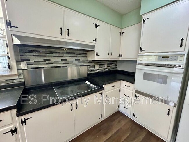 Building Photo - 5106 Radnor Rd