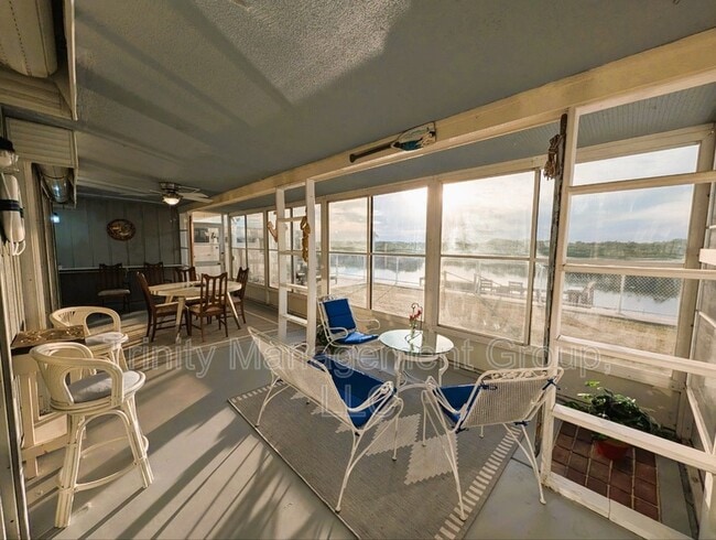 Building Photo - 13419 Starfish Dr