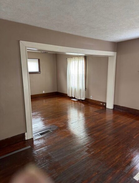Building Photo - 1666 Burt Ave