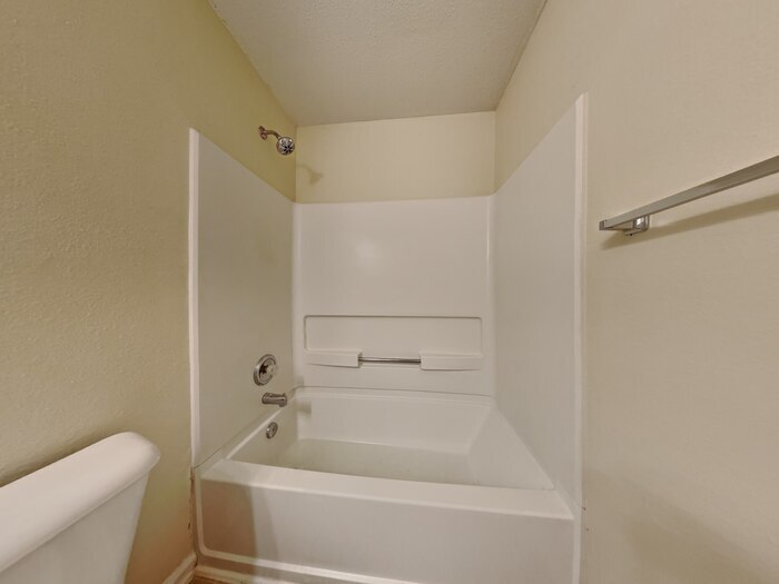 Building Photo - 9140 Amberleigh Dr