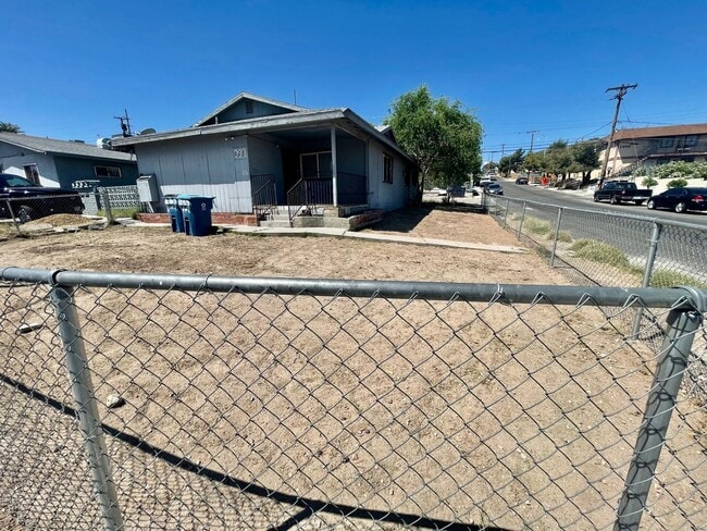 Building Photo - 397 N 15th St