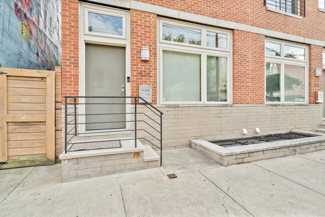 Building Photo - 806 Christian St